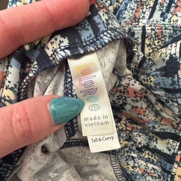 Lot of LulaRoe Leggings - Tall and Curvy (never worn) - Picture 12 of 14